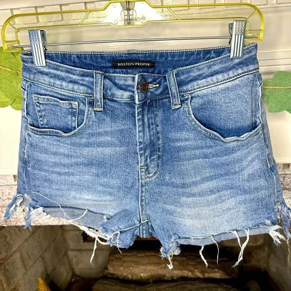 Boston Proper size 0 25 denim shorts distressed hem classic comfortable beach - Picture 1 of 3
